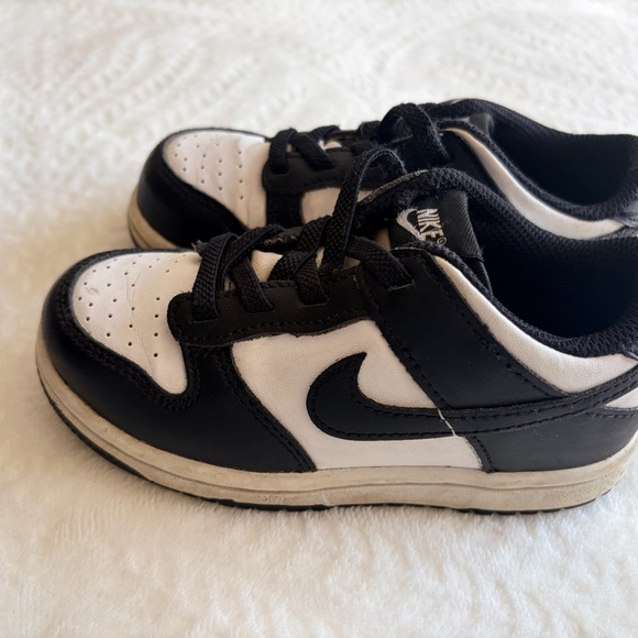 Nike Kids Black and White Dunk Low-Top Sneakers 9c - Picture 2 of 5